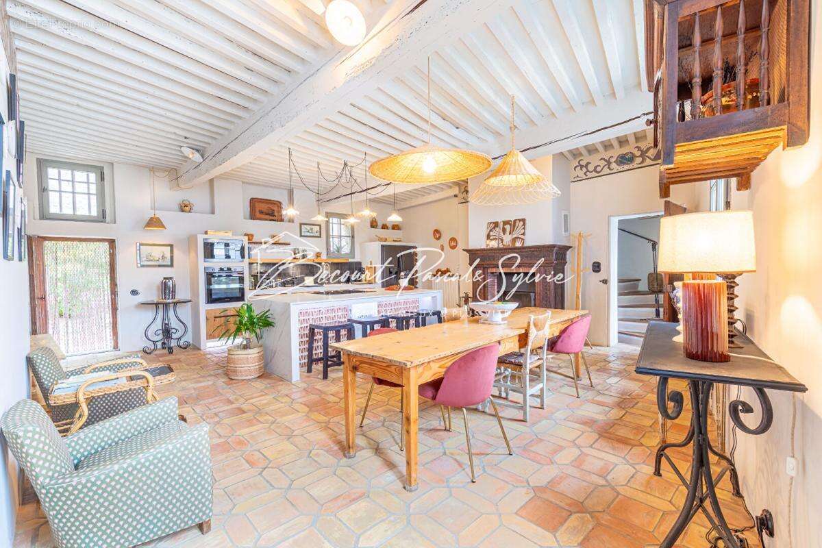 Maison à PERNES-LES-FONTAINES