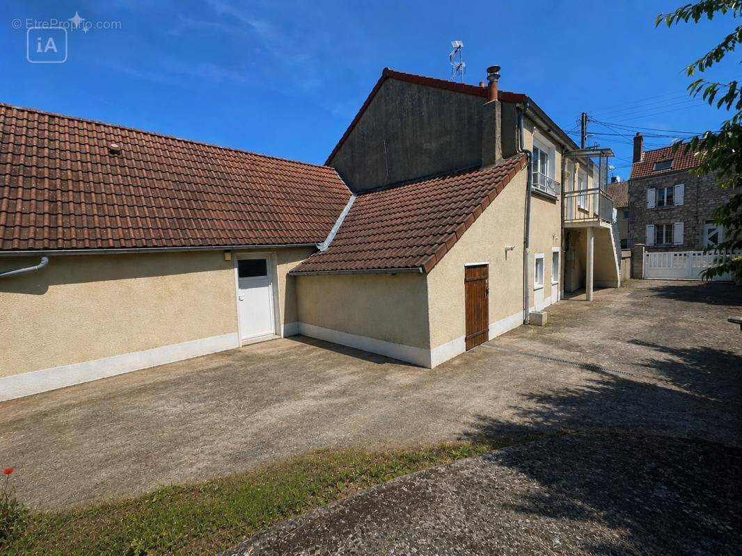 Appartement à LA CHAPELLE-SAINT-MESMIN