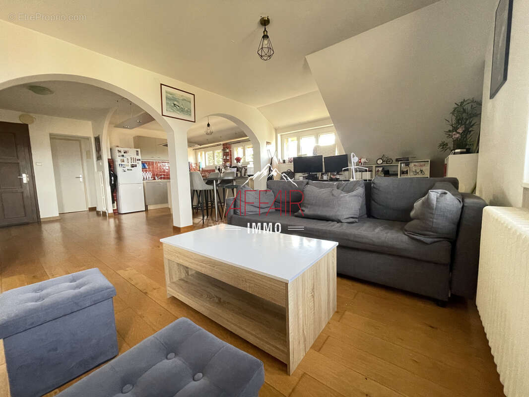 Appartement à COLLONGES-SOUS-SALEVE
