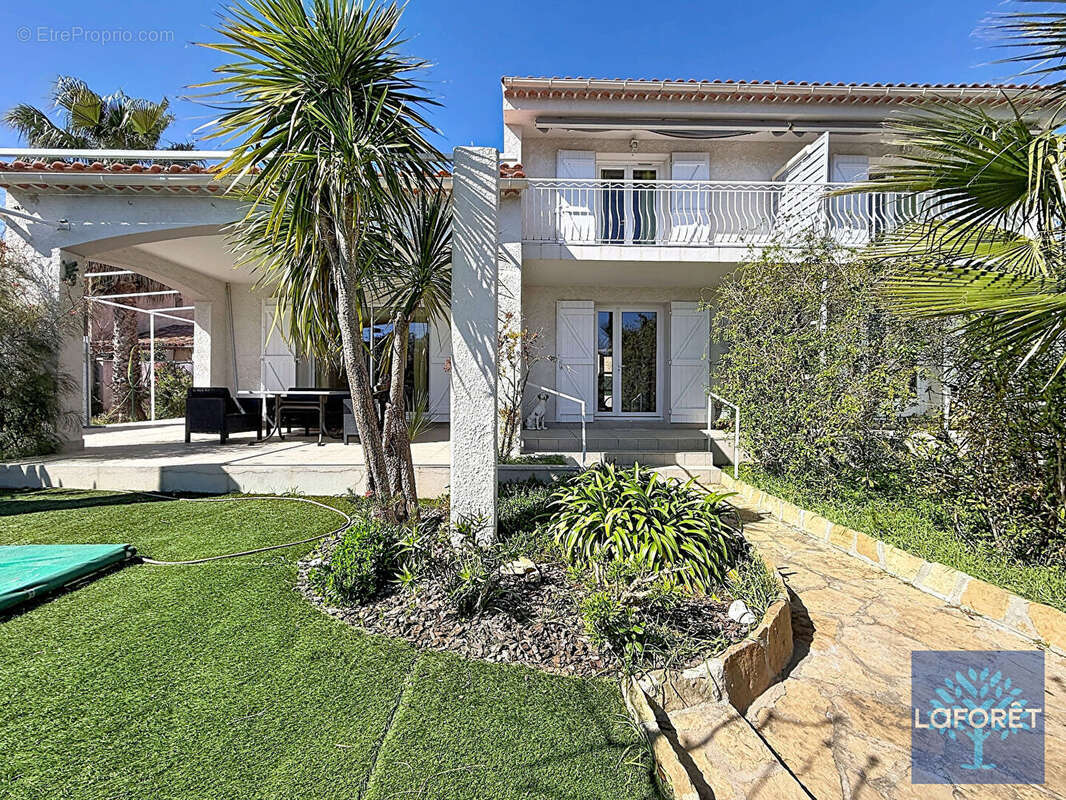 Maison d'architecte avec piscine à 350 m de la mer , Corniche de Solviou. - photo 13
