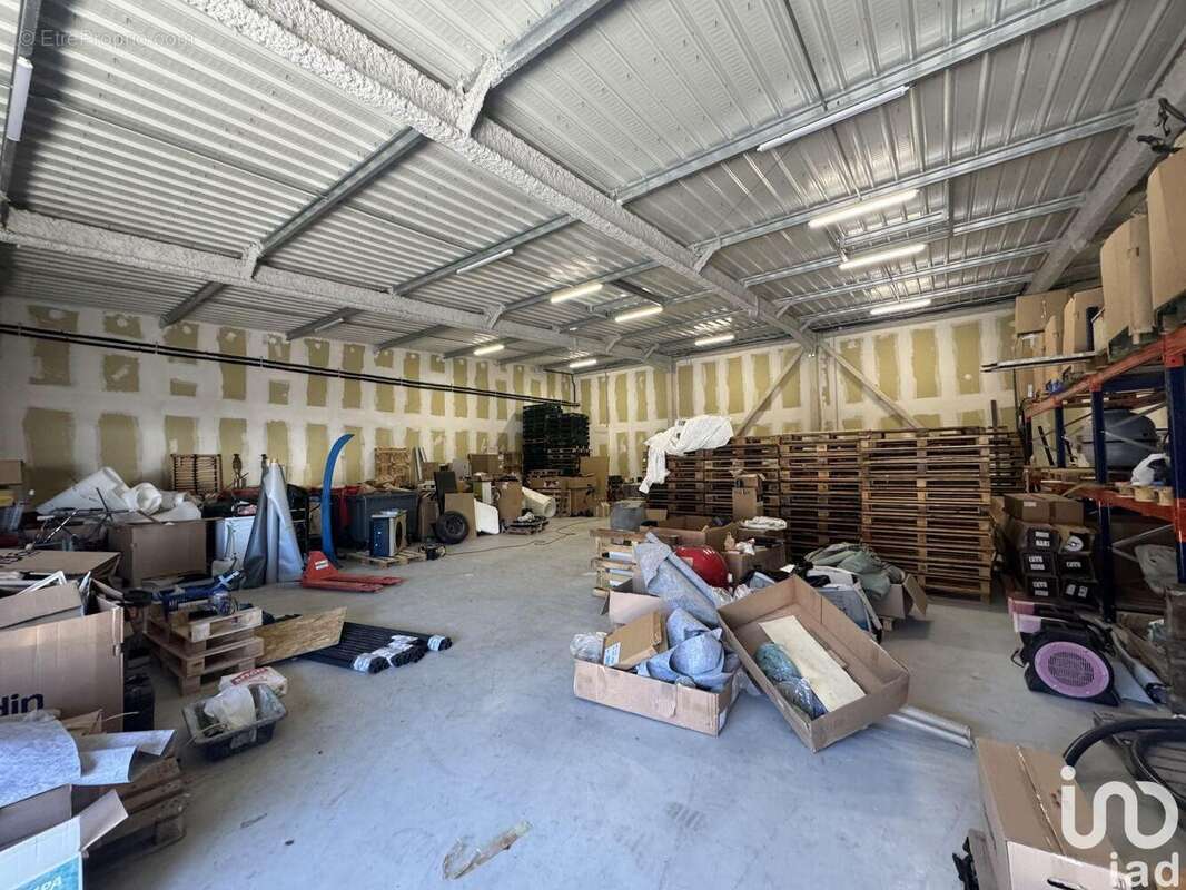 Photo 2 - Commerce à LESCAR