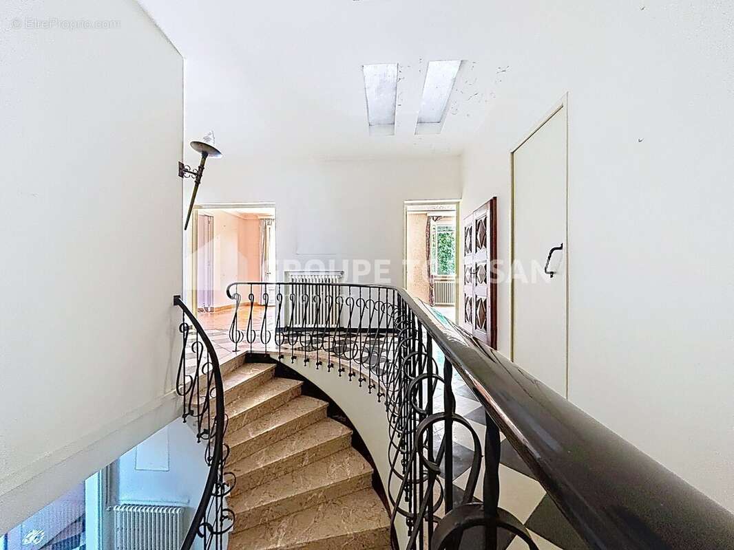 Maison 236 m² à Graulhet  - photo 5