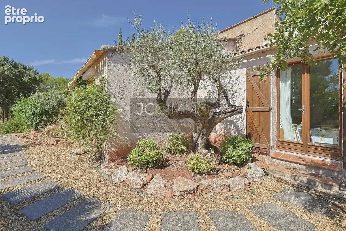 Villa T4 de plain-pied, 125m2 habitables sur 11 799m2 de terrain avec garage de 77m2. - photo 12