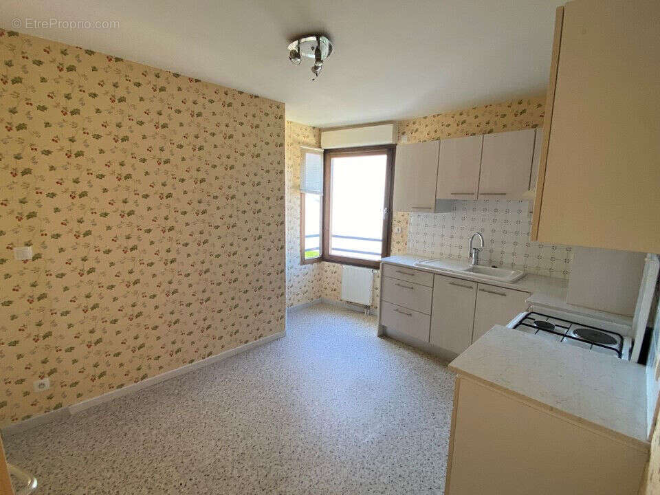 Appartement 99 m² à Roche-La-Moliere  - photo 5