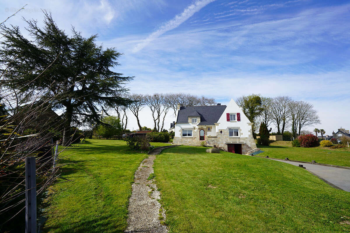 Maison à PLOUEGAT-MOYSAN