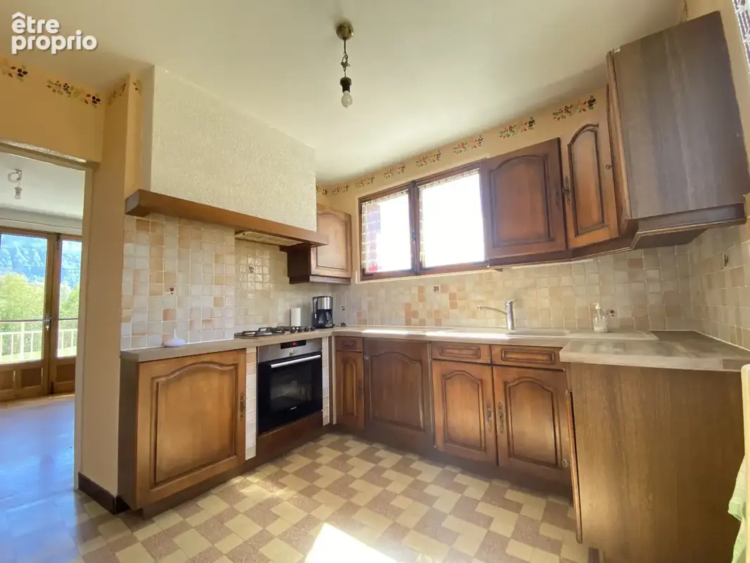 Maison T6 sur terrain plat , clos et arboré. - photo 7