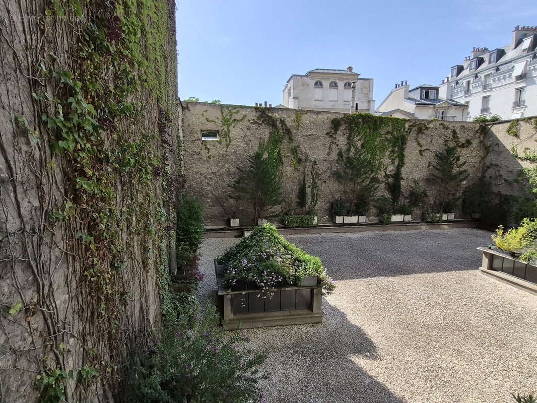 Sublime pied à terre à Paris 7ème ! - photo 4