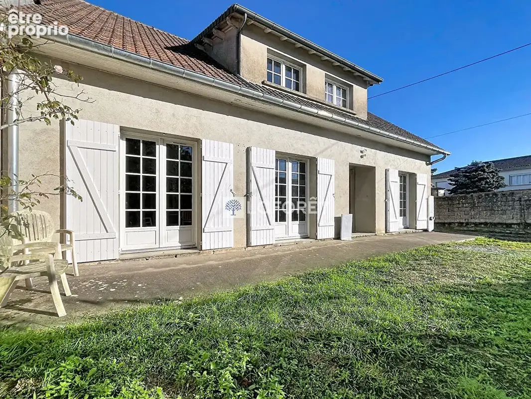 Maison Parthenay 7 pièces jardin terrasse - photo 1