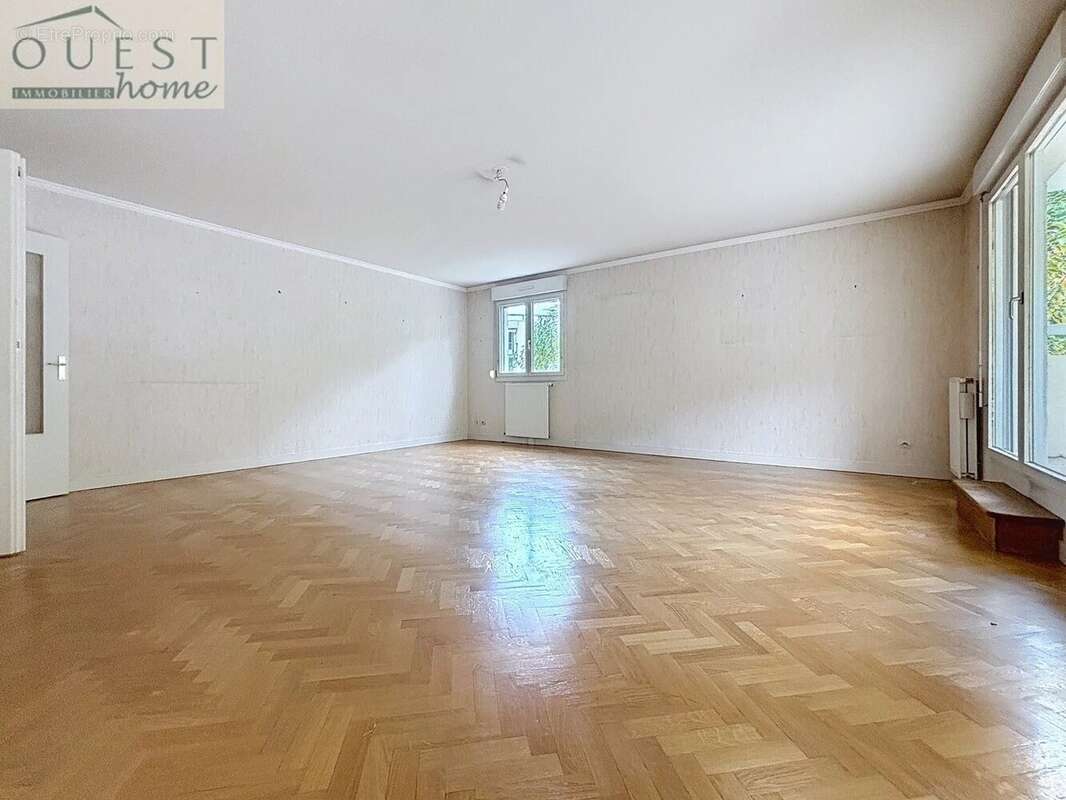 Appartement à CHARBONNIERES-LES-BAINS