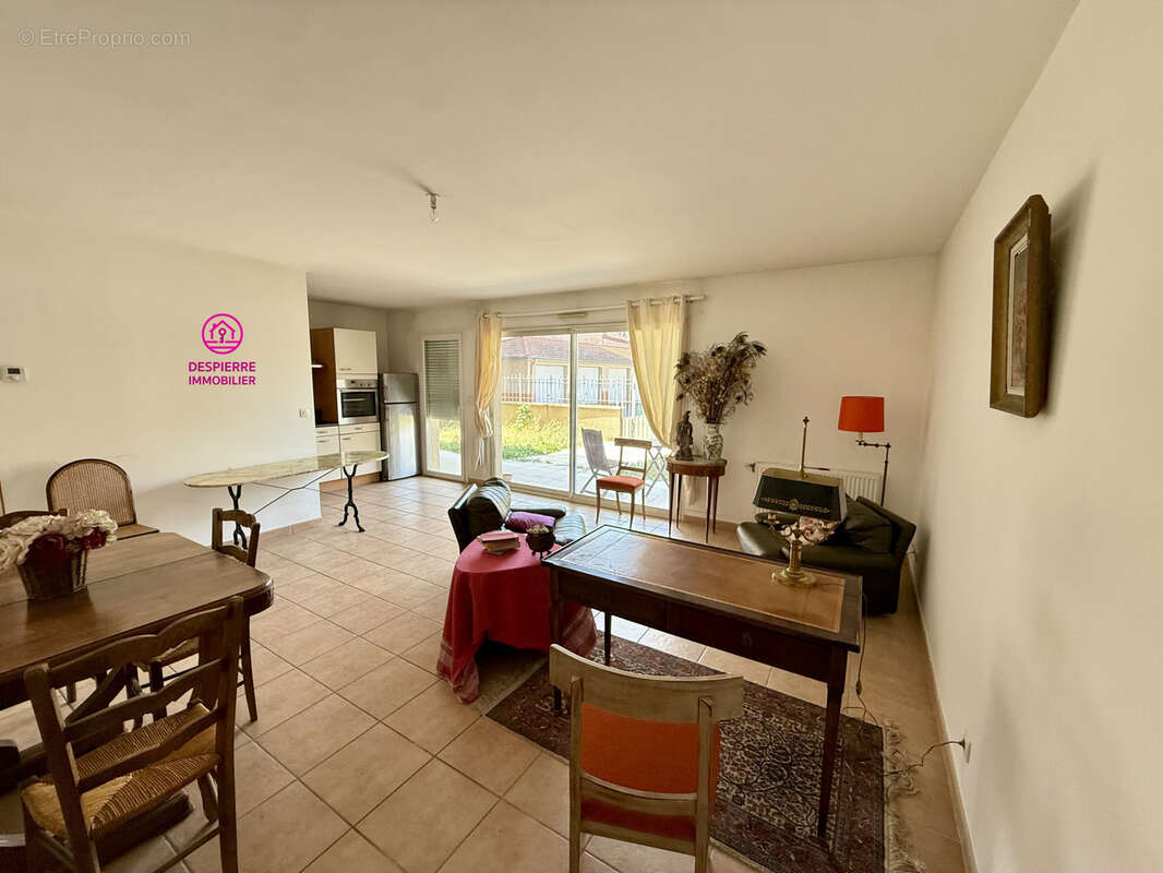 EXCLUSIVITE !! LE PEAGE DE ROUSSILLON, Appartement T3, 72 m2 habitables environ, en rez de chaussée avec jardi - photo 3