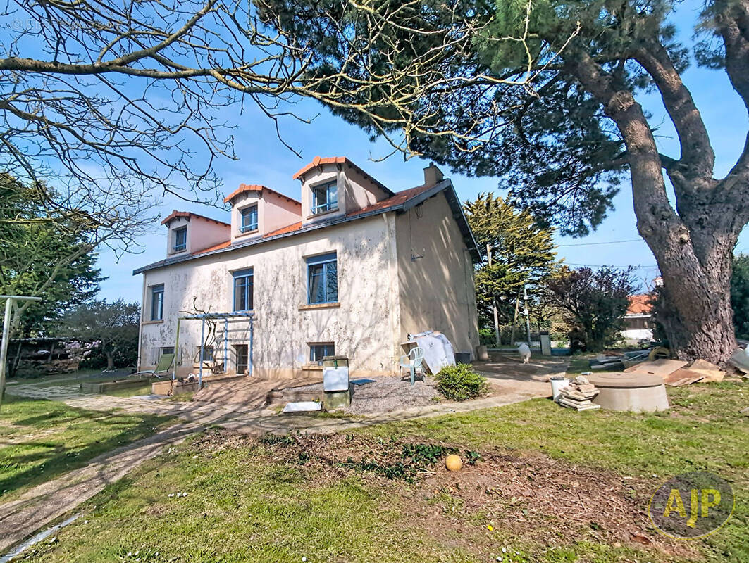 Maison à MONTAIGU