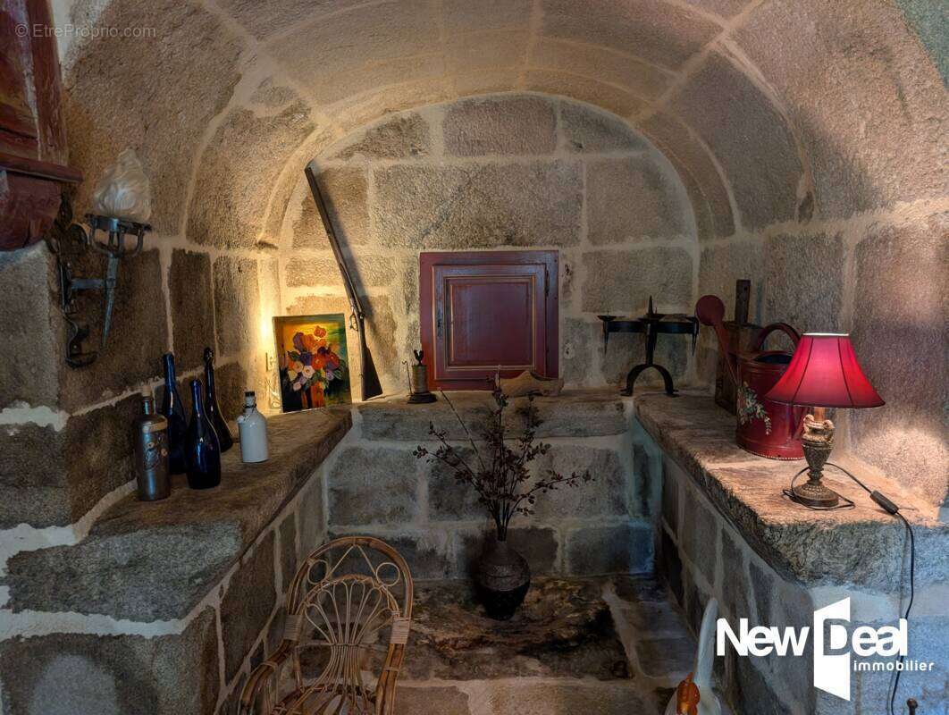 Maison à SERVIERES-LE-CHATEAU