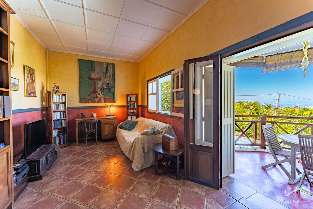 Villa de caractère avec vue océan, piscine et dépendances   Le Tampon - photo 12