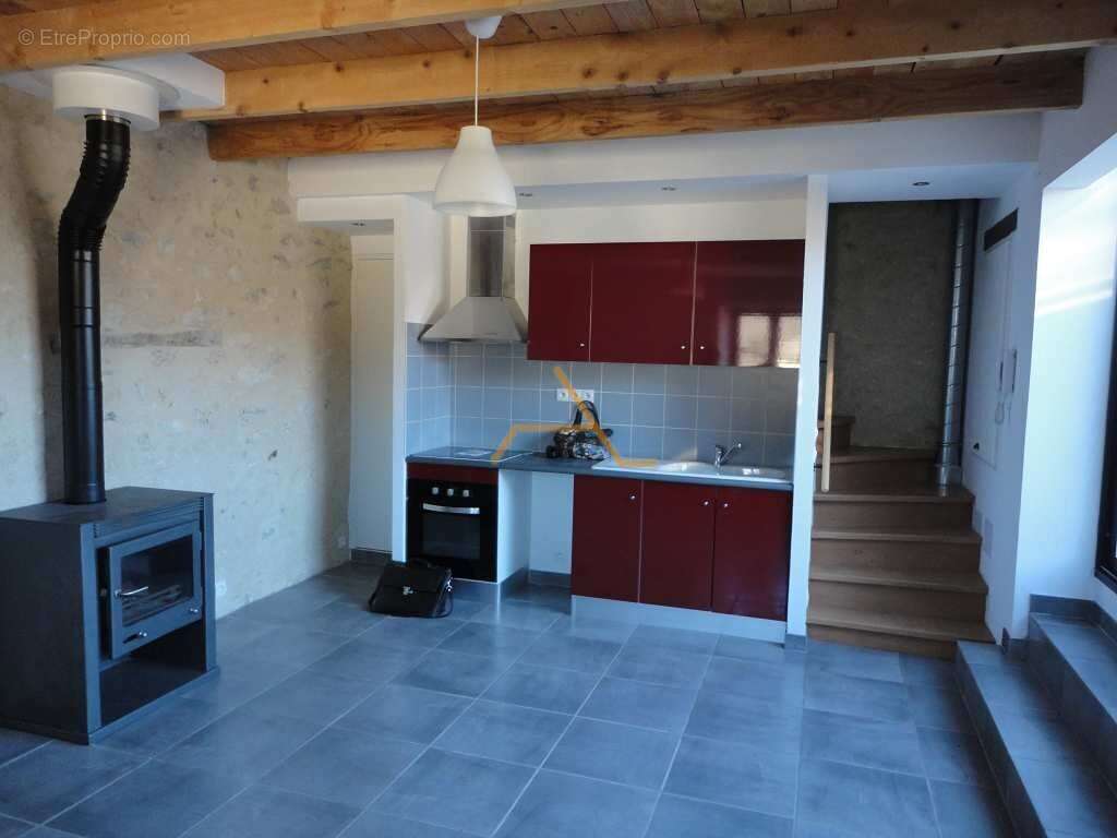 Maison à MONTJOUX