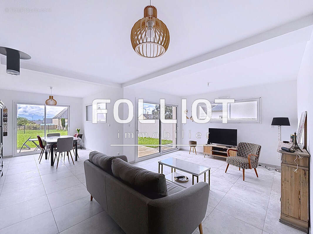 Maison à MONTMARTIN-SUR-MER