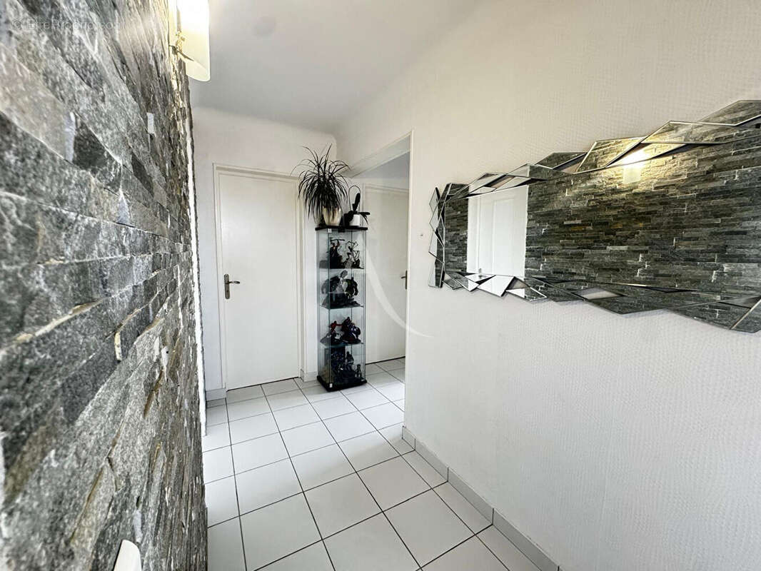 Maison 4 pièces - 115 m² - Sous-sol total, double garage, terrain 782m²  - La Norville 91290 - photo 2