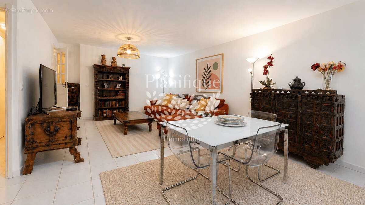 Appartement à CRUSEILLES