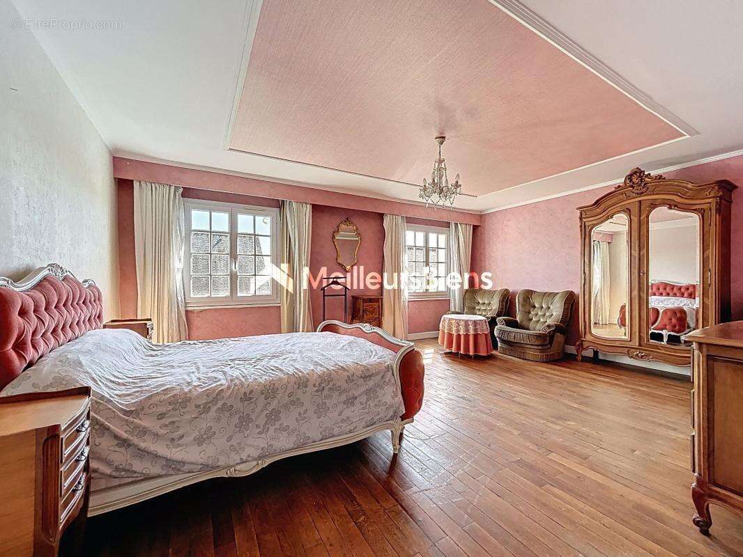 Maison à MONTREUIL-LE-GAST