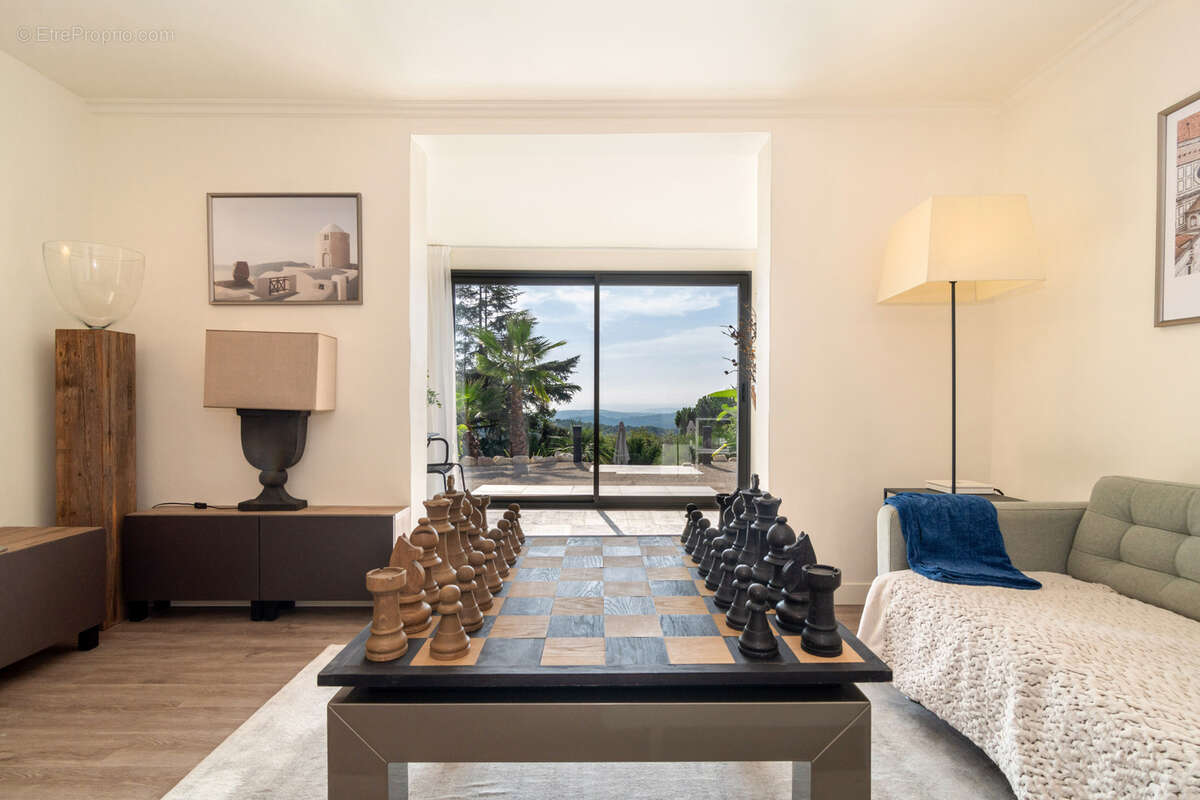 Maison à TOURRETTES-SUR-LOUP