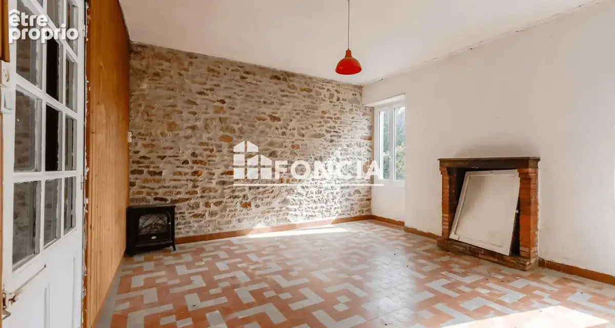 TALMONT-SAINT-HILAIRE - Maison de charme T5 de 133 m2 au coeur de la commune avec terrain de 262m2 - Charme et caractère - photo 4