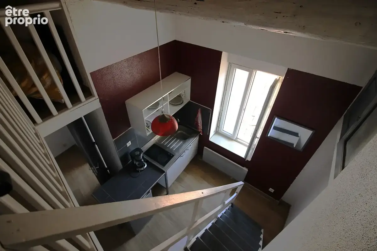 NIMES CENTRE VILLE Studio avec mezzanine de 22.34 m2 LC au 2ème et dernier étage. Copro soignée. - photo 9