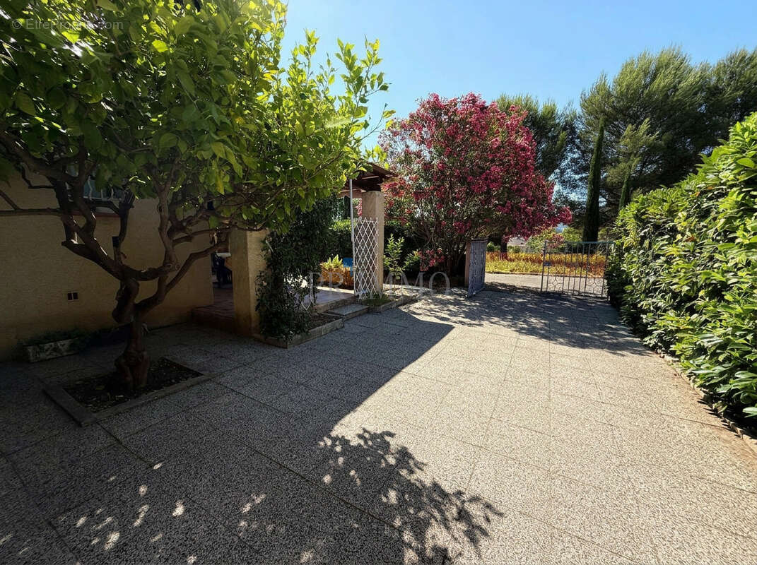 Villa de plain pied sur 668 m2 aux arcs sur argens - photo 2