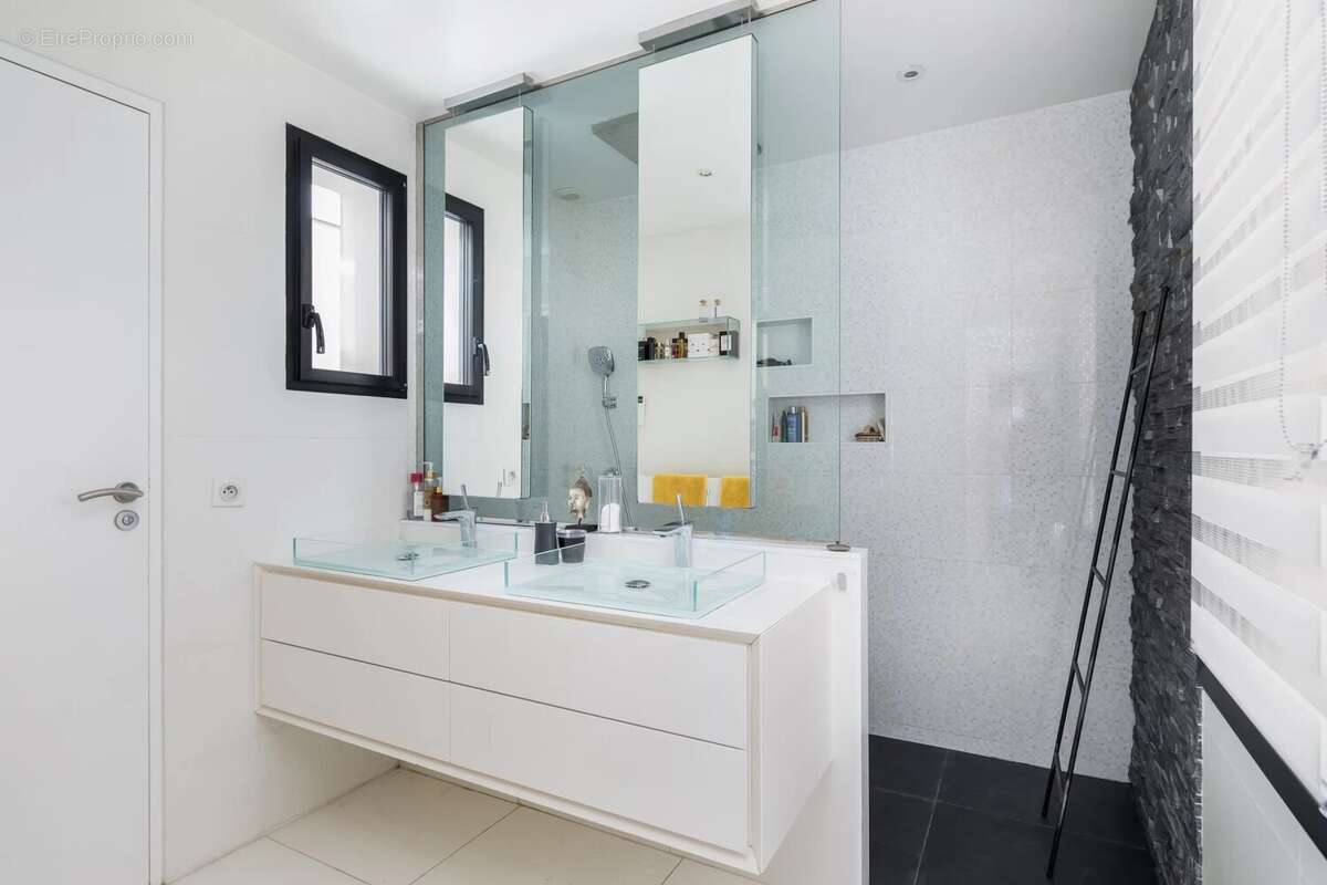 Maison à NEUILLY-SUR-SEINE