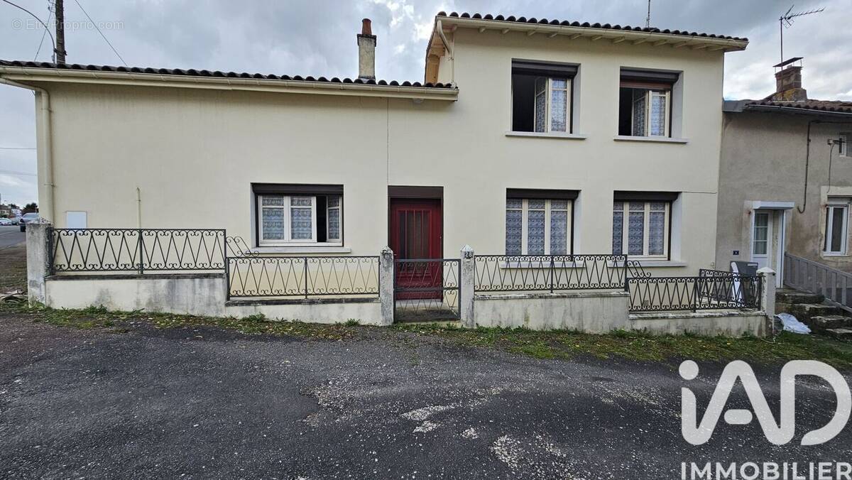 Photo 1 - Maison à RUFFEC