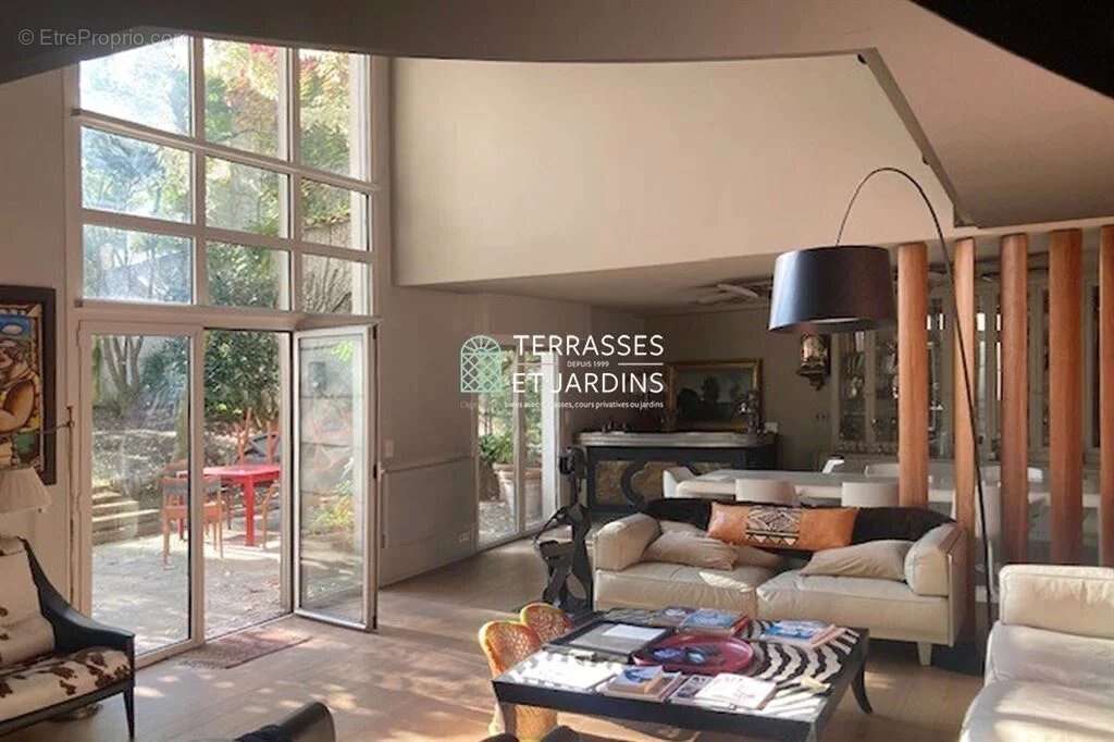 Appartement à PARIS-14E