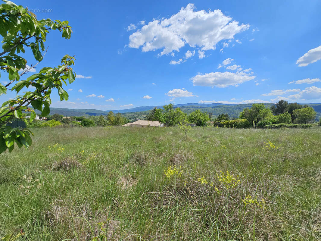 Terrain à APT
