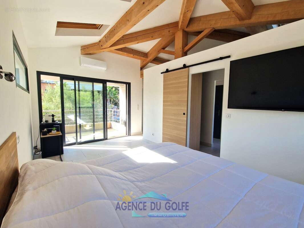Villa contemporaine T 5 avec piscine sur 1792 m² de terrain - photo 12