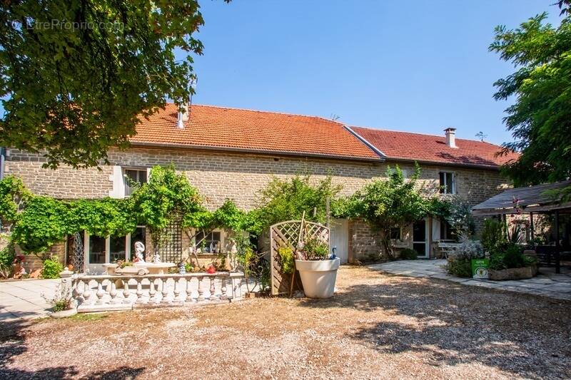 Maison à CONFRACOURT