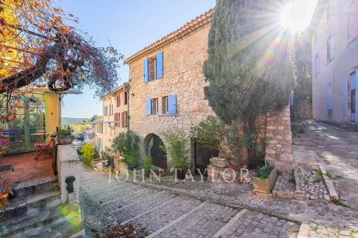 Maison à VENTABREN
