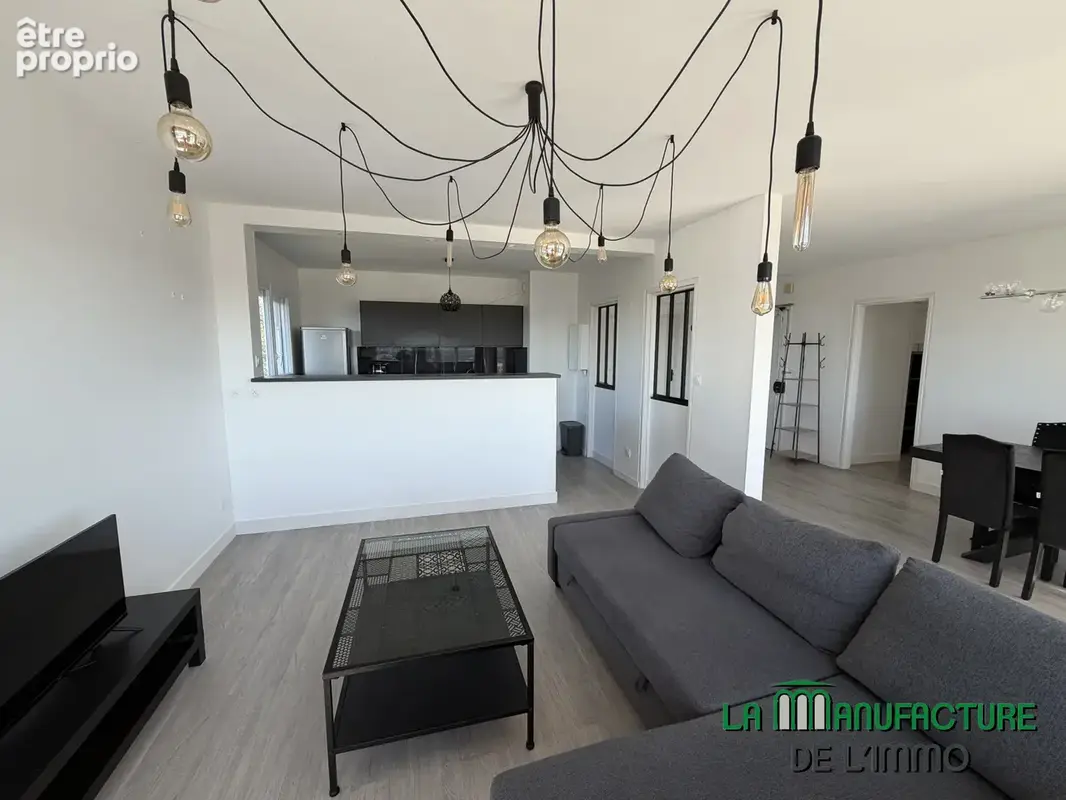 Appartement F4 - 85,37M2 - Balcon - Cave - Parking - Saint-Etienne/ Portail Rouge - photo 6