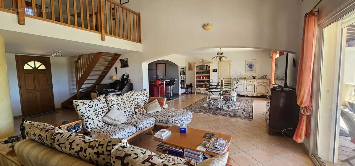 Superbe villa de plain-pied de 126 m² avec piscine à débordement – Garéoult - photo 11