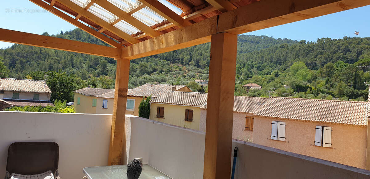 Appartement à SOLLIES-PONT