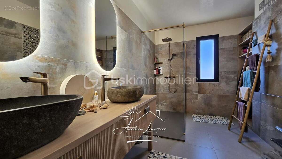 Maison à UCHAUD