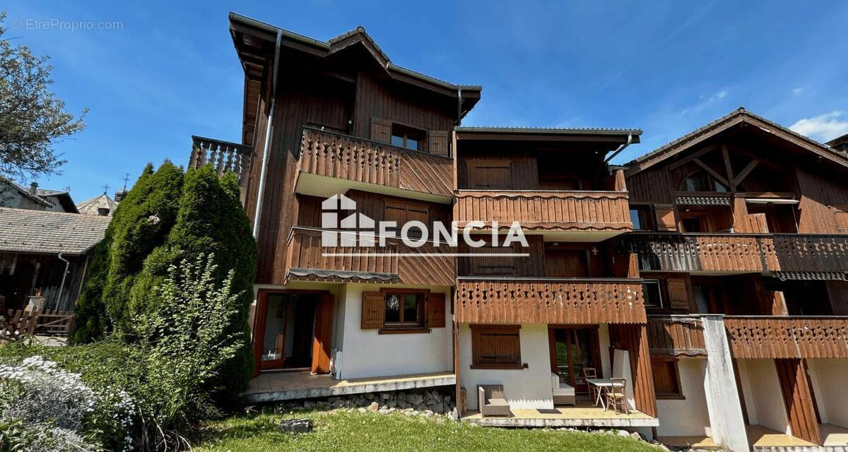 Appartement à MORILLON