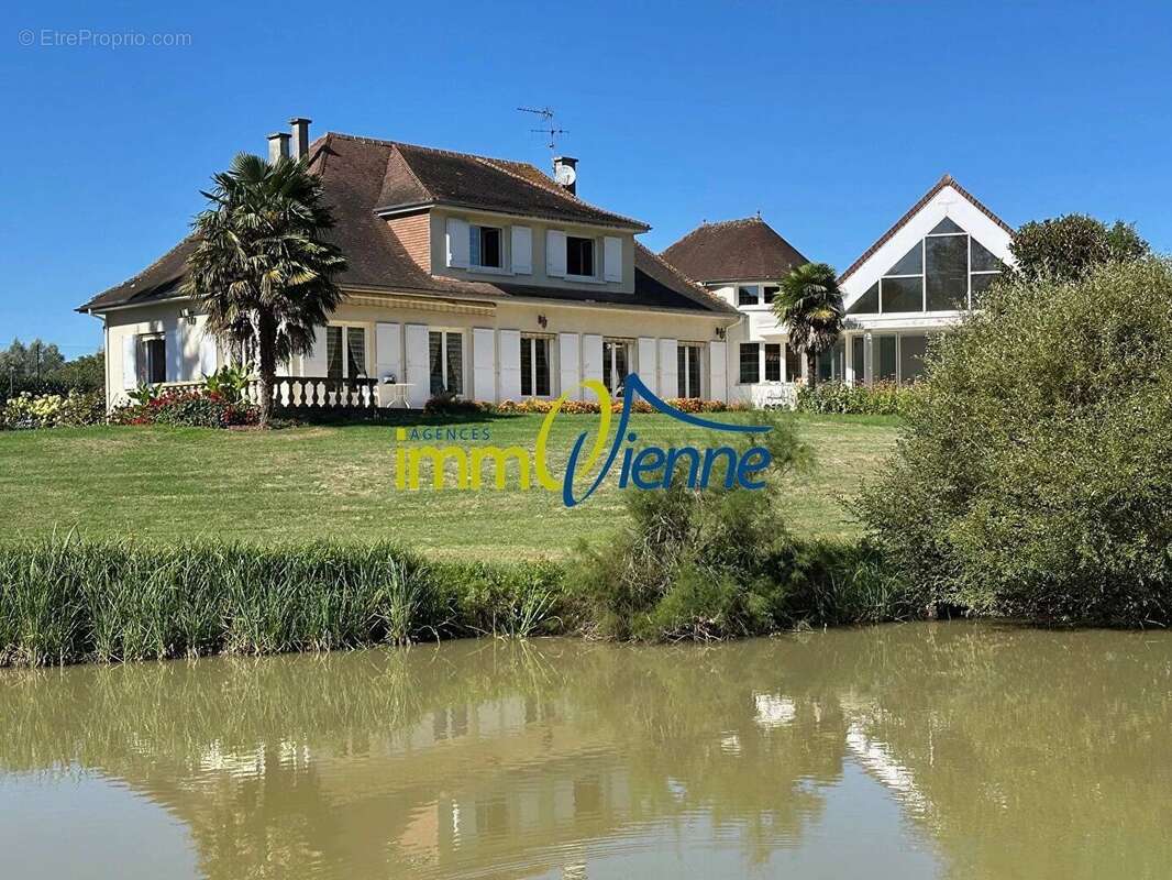 Maison à NIEUIL-L'ESPOIR