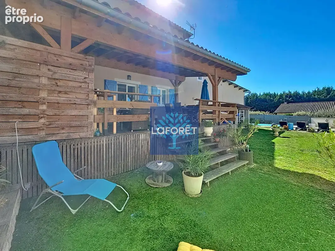 Corps de ferme entièrement rénové de 210 m², 5 chambres, piscine, terrain de 703 m² - photo 12