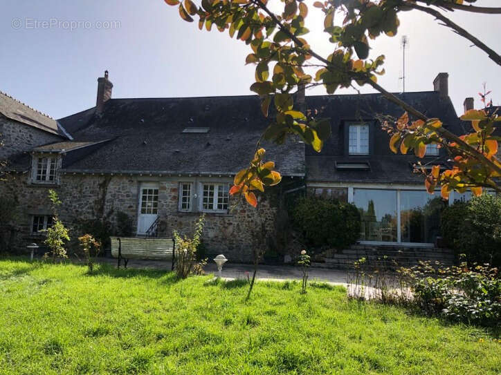 À Vendre : Maison Bourgeoise de Caractère au Coeur de Vaiges - photo 3