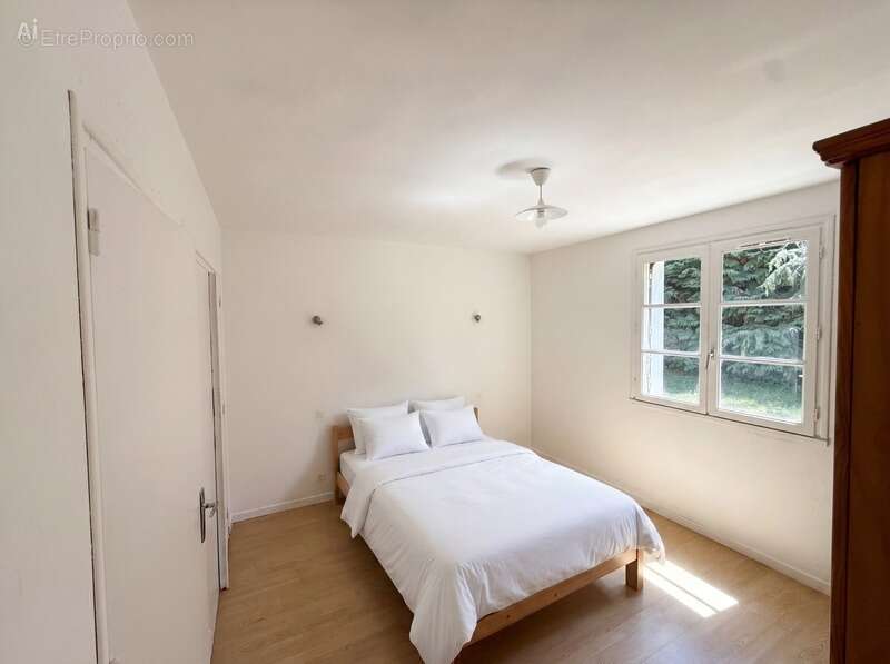 Longère en pierre – 150,76 m² – 6 pièces – 5 chambres – Terrain 6 345 m² – Dépendances – Hangar – Sous-sol complet - photo 12
