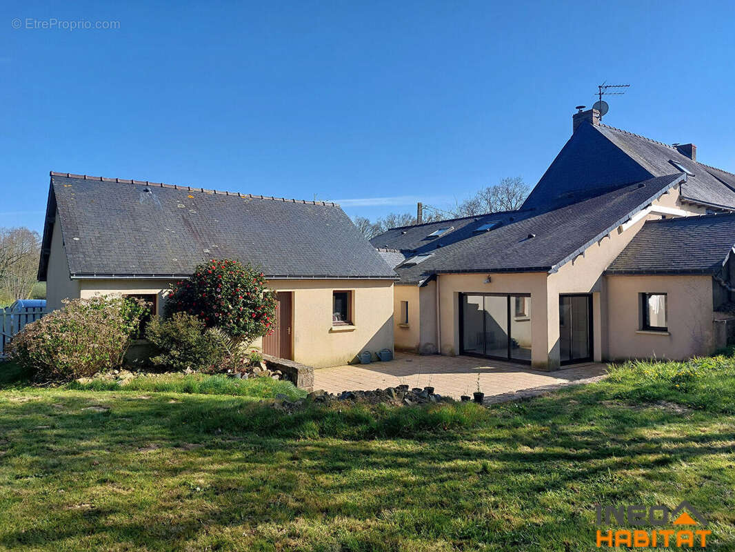 Maison à TINTENIAC