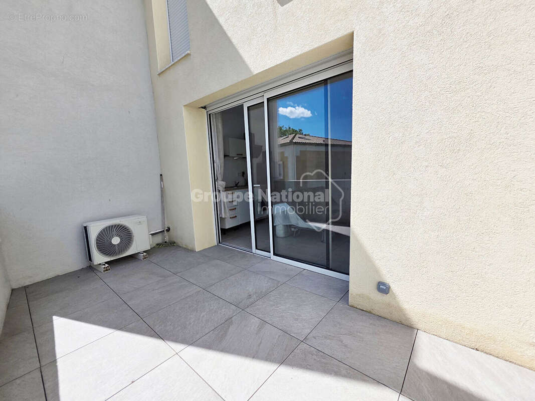 Studio 23 m² Centre-ville d'Istres Terrasse sans vis-à-vis + parking sécurisé - photo 2