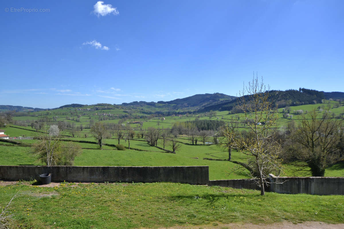 Maison à LA CLAYETTE