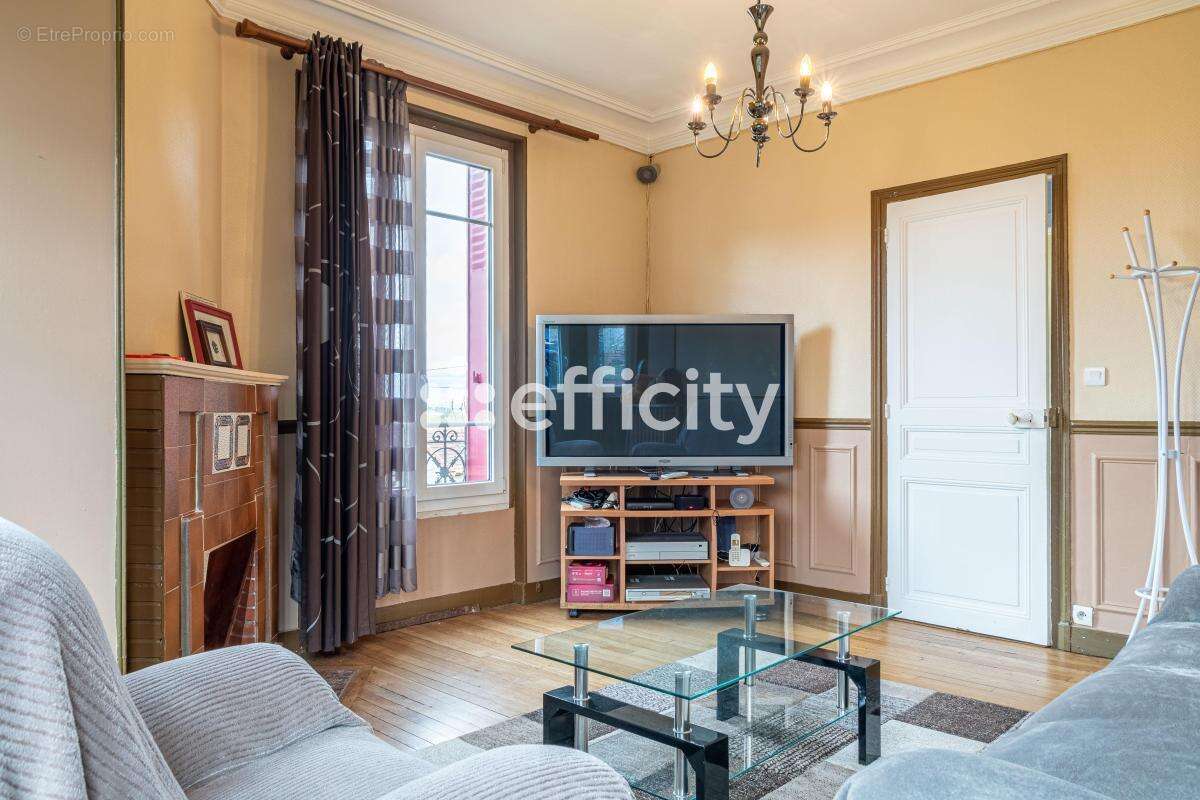 Maison 100 m² à Villeneuve-Saint-Georges  - photo 2