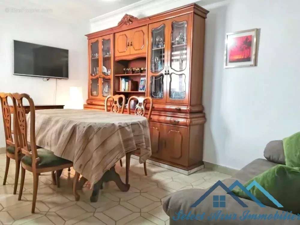 Appartement à SAINT-LAURENT-DU-VAR