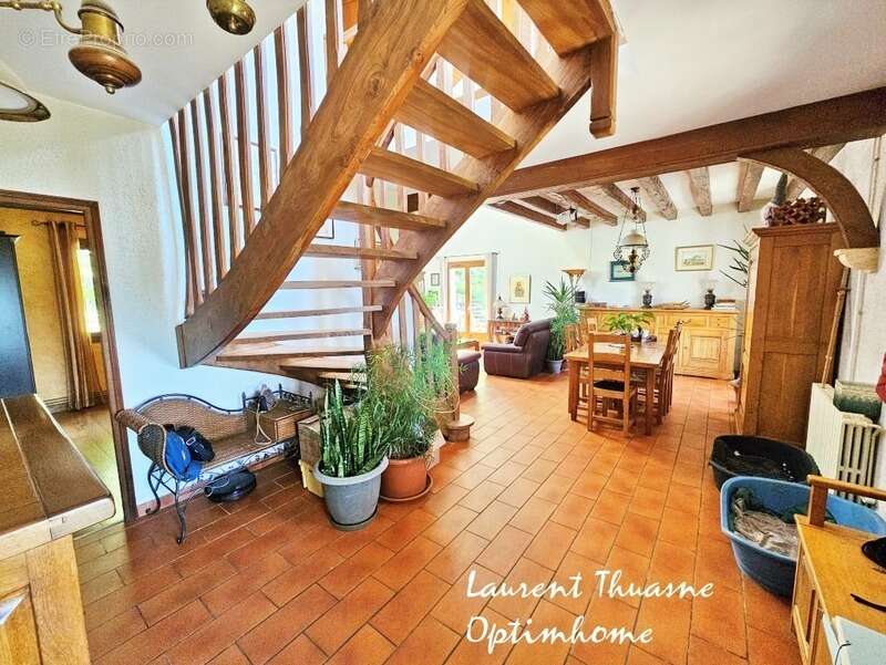 Maison contemporaine 5 pièces 3 ch 130 m² - photo 4