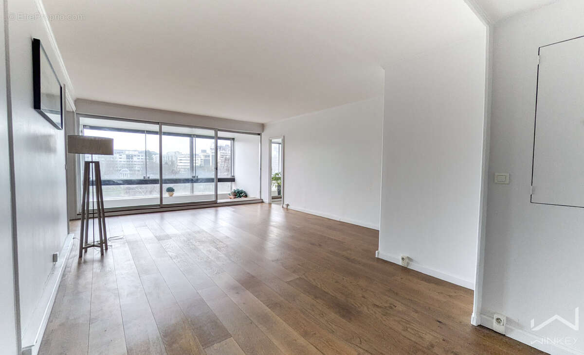 Appartement à COURBEVOIE