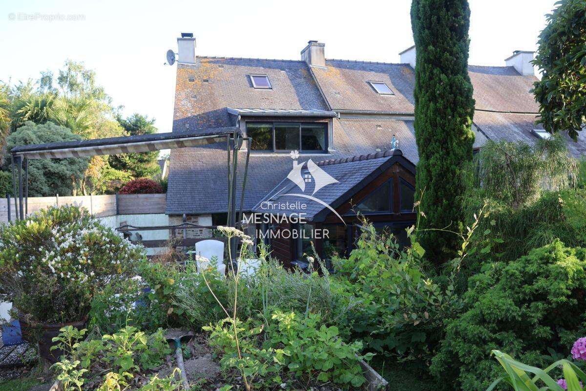 Maison à LANGROLAY-SUR-RANCE